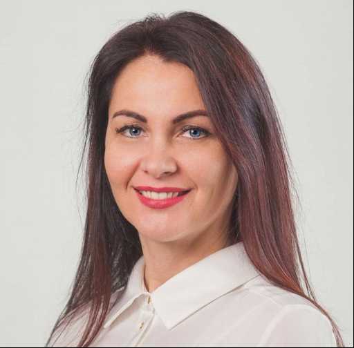 Ausra Radcliffe headshot.