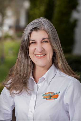 Penny Lombardo headshot.