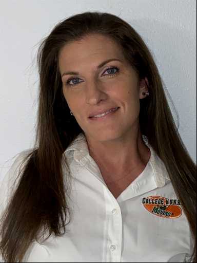 Amanda Cook headshot.