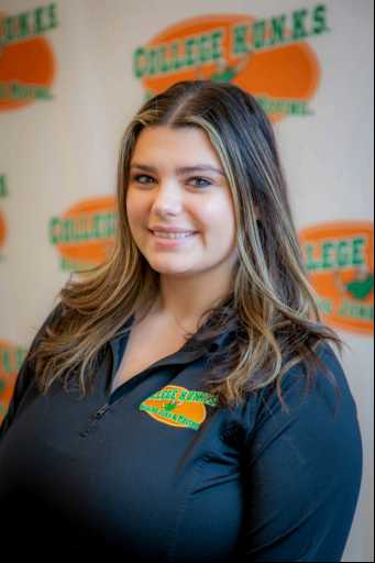 Bailey Blodgett headshot.