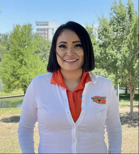 Eva Arredondo headshot.
