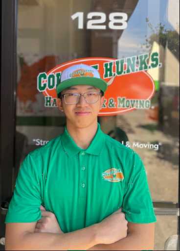 Phi Nguyen headshot.