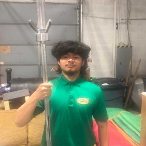 Hieu Nguyen headshot.