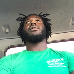 Deonte Middleton headshot.